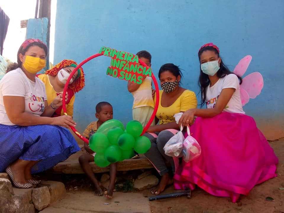 Camacã: 300 famílias são recebidas pela equipe do Primeira Infância no SUAS (Criança Feliz) e recebem kits